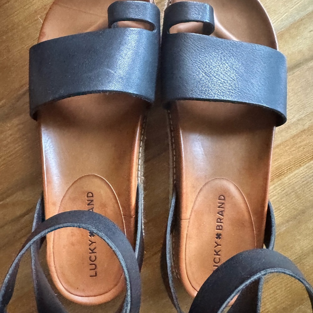Lucky Brand Black Leather Sandals NWOT - Picture 4 of 9